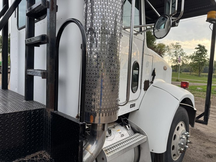 peterbilt-330-image-22