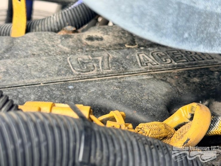 peterbilt-330-image-9