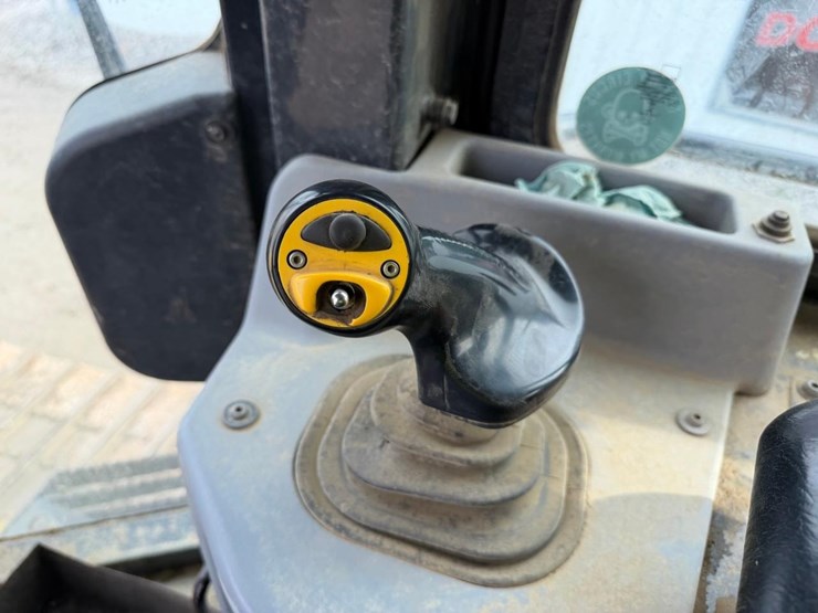 2015-komatsu-d51ex-22-image-31