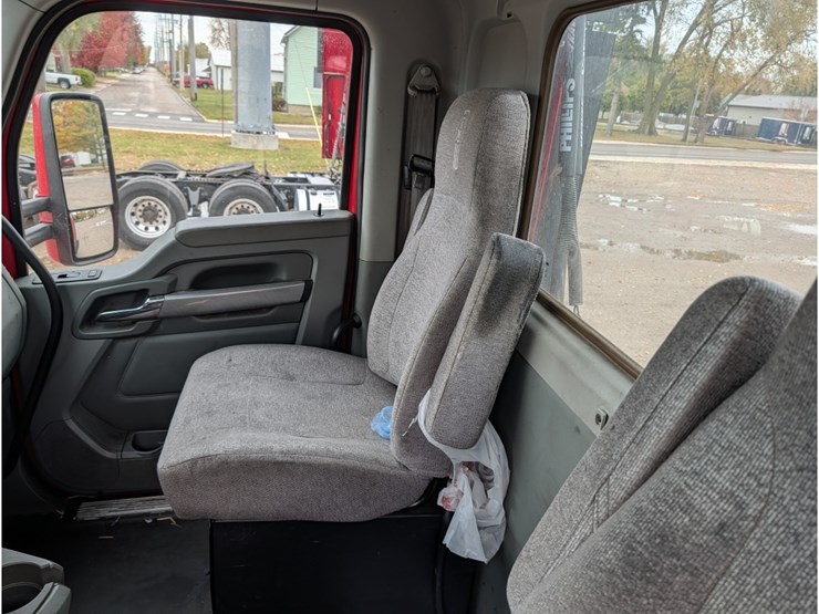 2019-kenworth-t680-image-18