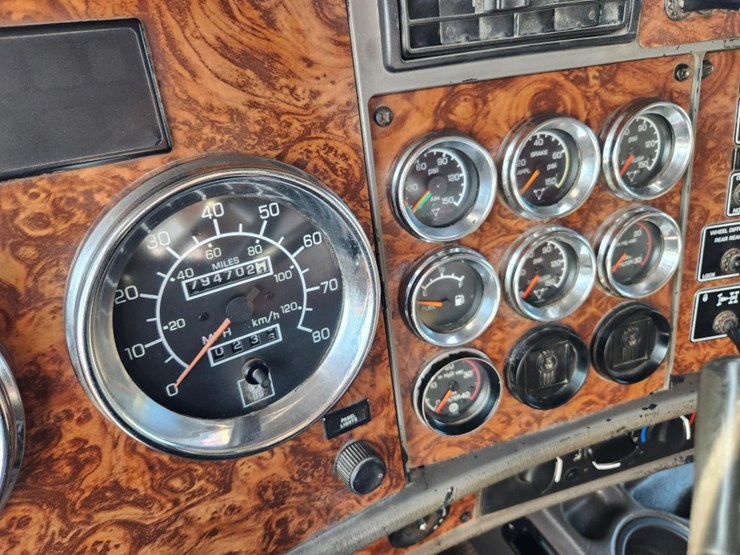 2002-kenworth-t800-image-57