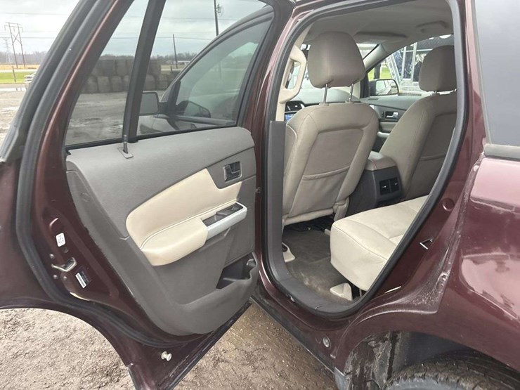 2012-ford-edge-image-14