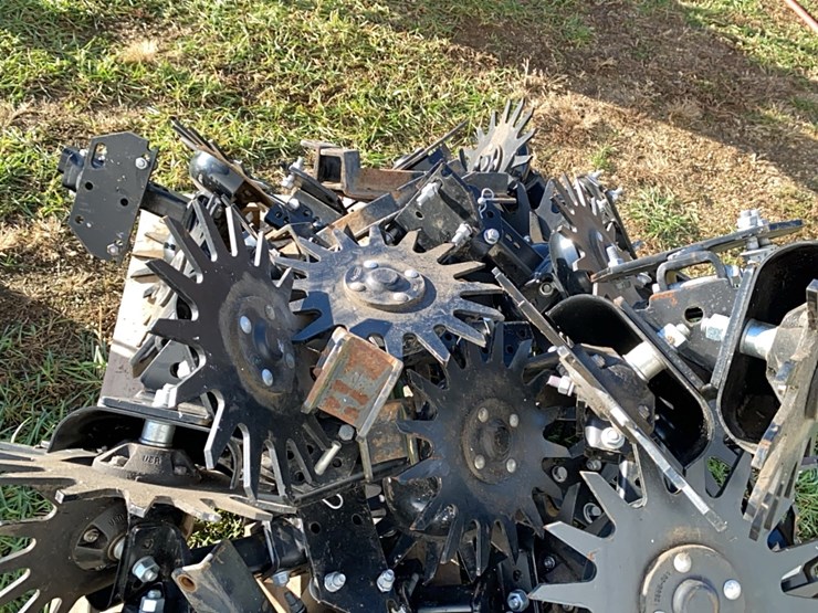 16-new-row-cleaners-bolt-pattern-for-white-and-jd-planters-image-7