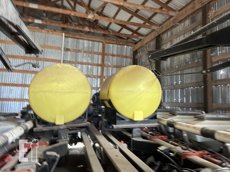 2004-white-8516-image-30