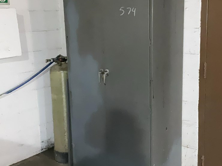#574-•-metal-storage-cabinet-image-1