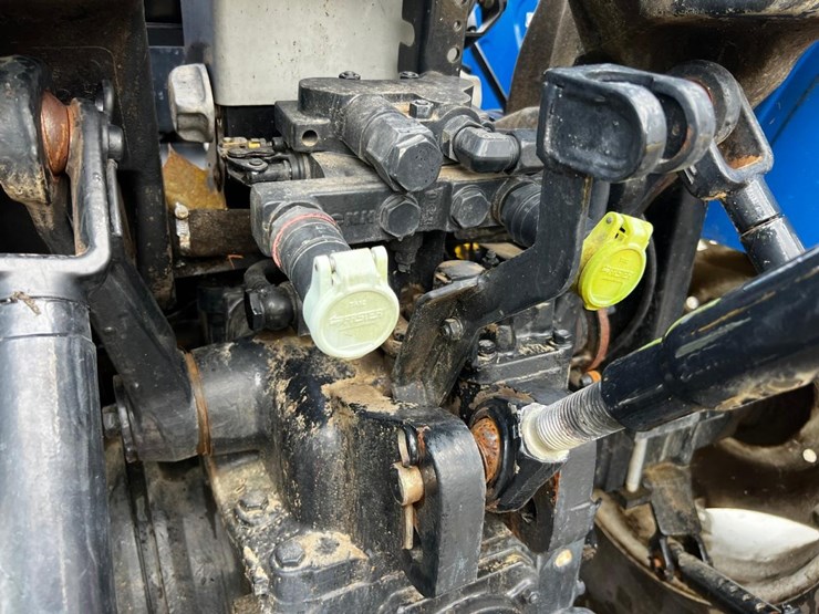 new-holland-tn70a-image-14