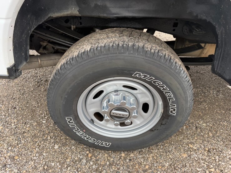 2022-ford-f350-image-11