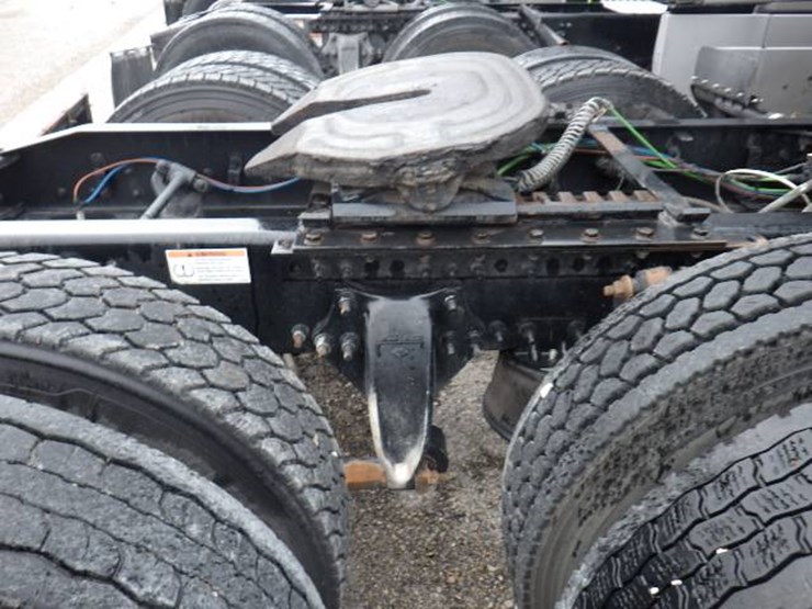 freightliner-cascadia-126-image-12