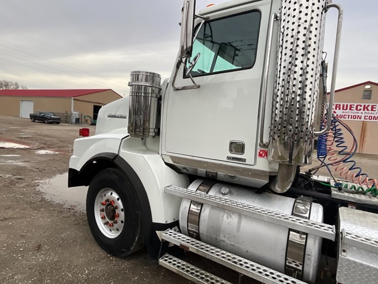 2015-western-star-4900sa-image-17