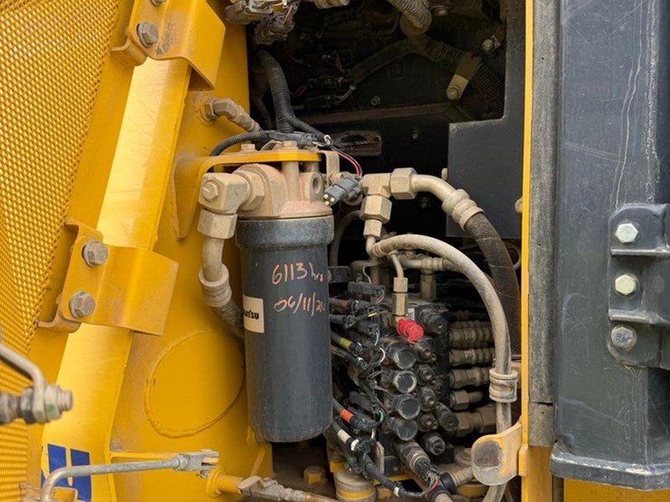 2015-komatsu-d51ex-22-image-19