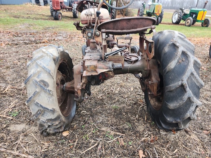 farmall-a-gas-tractor-image-5