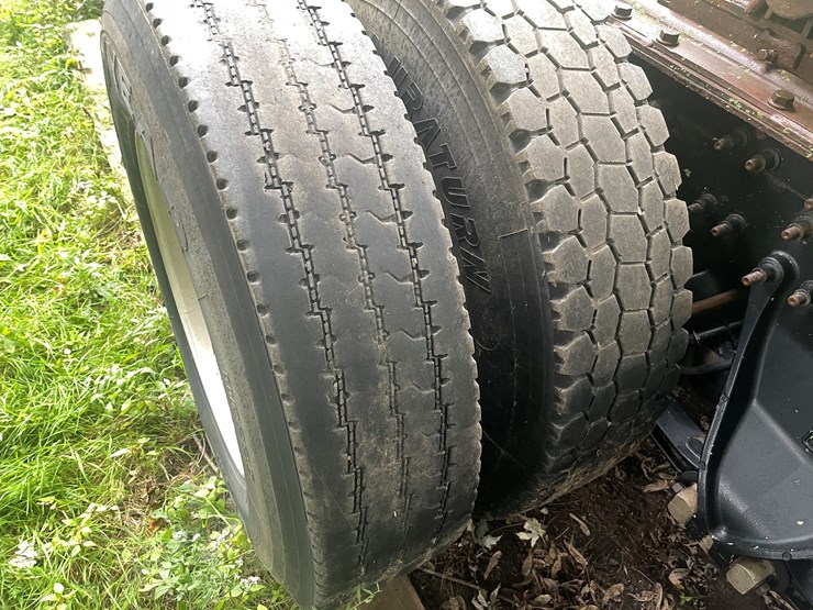 #210-•-2009-international-eagle-semi-tractor-(fall-creek,-wi)-(has-wi-title)-image-39