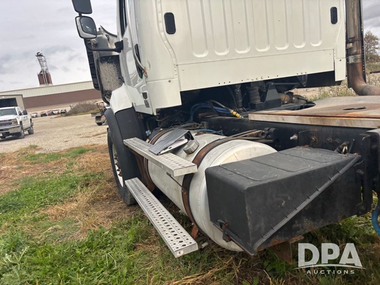 freightliner-114sd-image-57