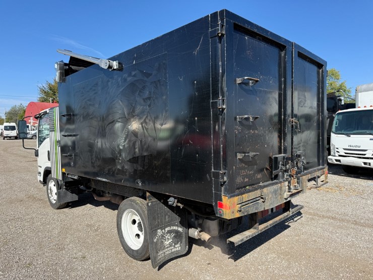 2024-isuzu-nrr-image-4