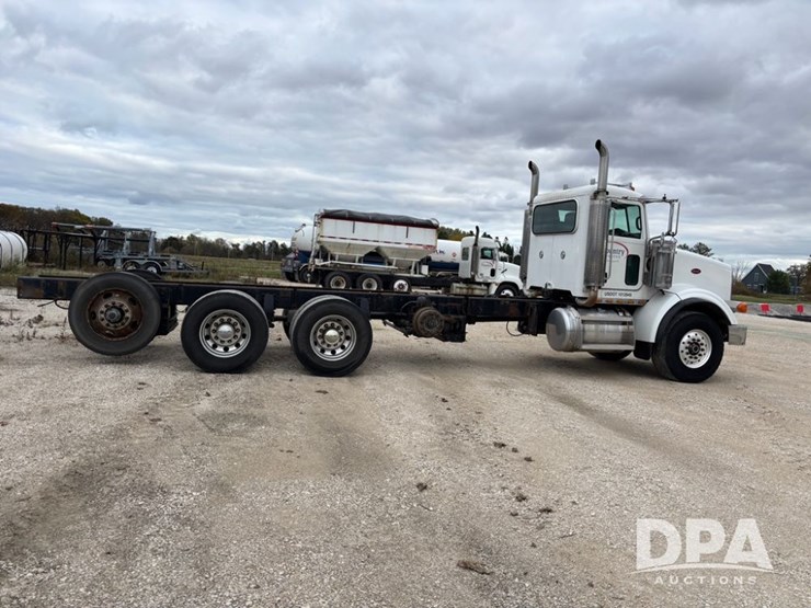 peterbilt-378-image-11