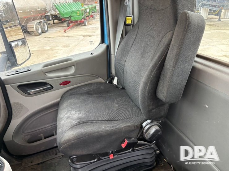 peterbilt-579-image-71