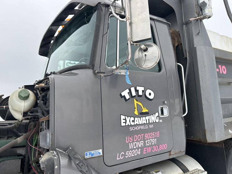 #1042-•-2000-volvo-quad-axle-dump-truck-image-45