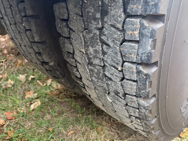 2016-peterbilt-579-image-13