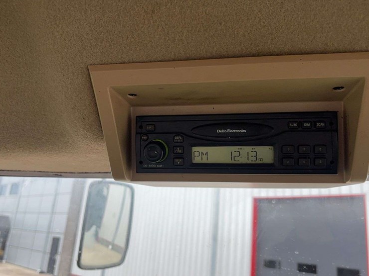 2003-john-deere-8120-image-48