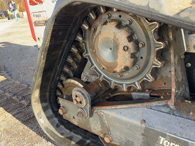 2021-bobcat-t870-image-17