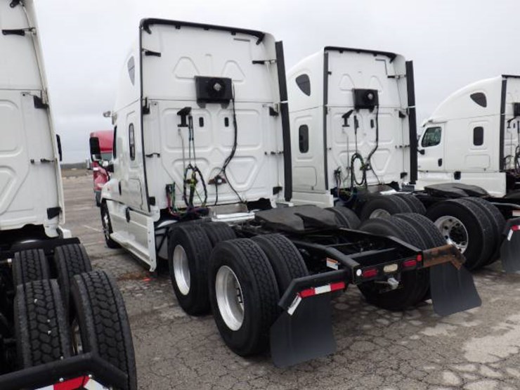 freightliner-cascadia-125-image-14