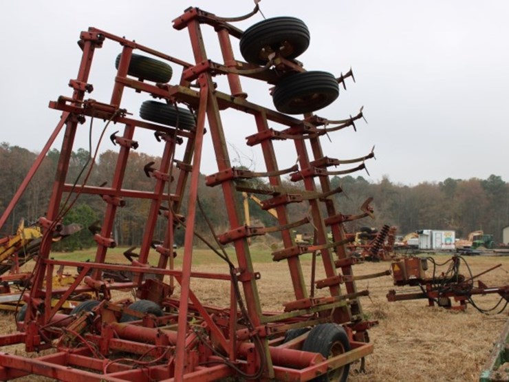 30'-cultivator-21"-center-1-flat-tire-image-2