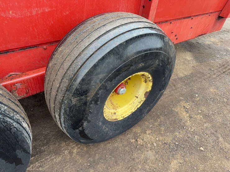 new-holland-195-image-11