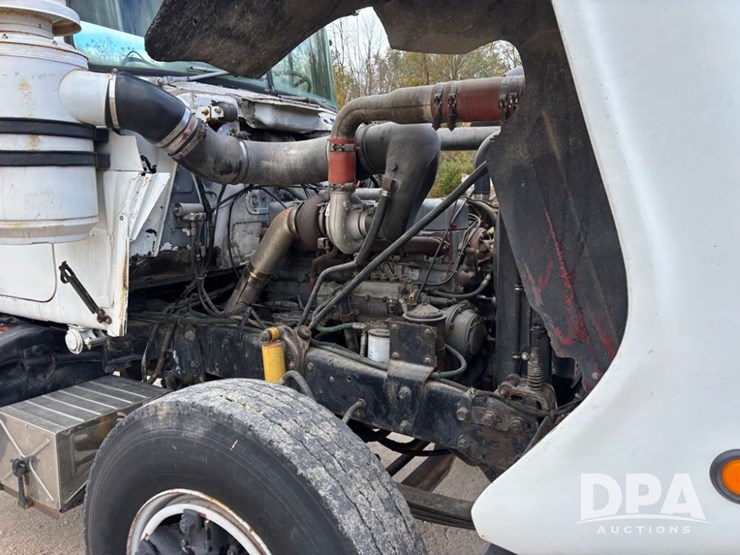 1985-mack-r686st-image-28