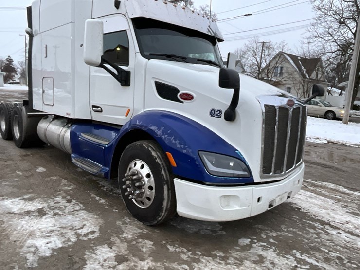 2015-peterbilt-579-image-9