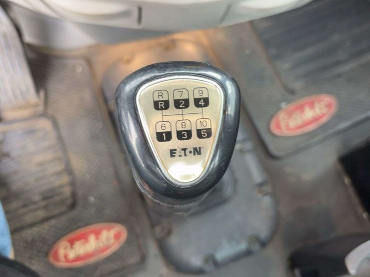 2018-peterbilt-579-image-50
