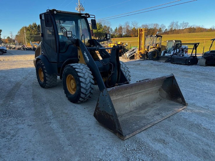 2011-deere-204k-image-7