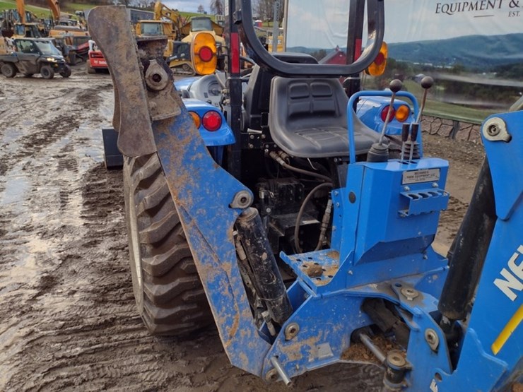 new-holland-boomer-37-image-23