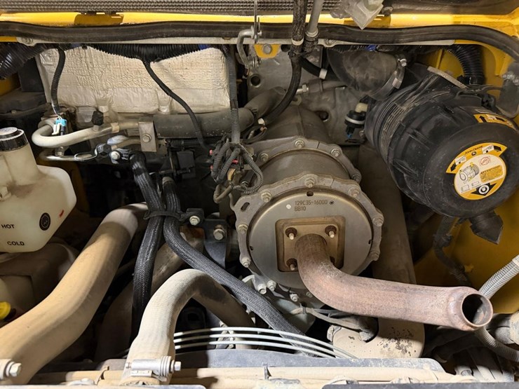 2021-deere-317g-image-16