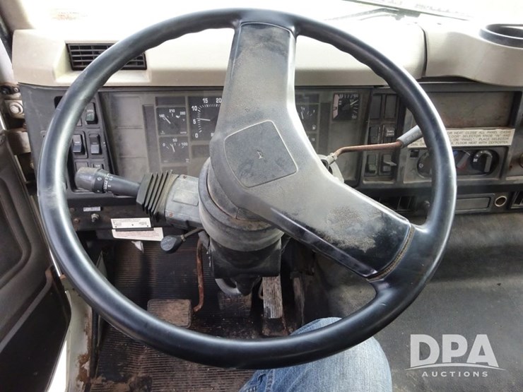 2003-international-8100-image-84