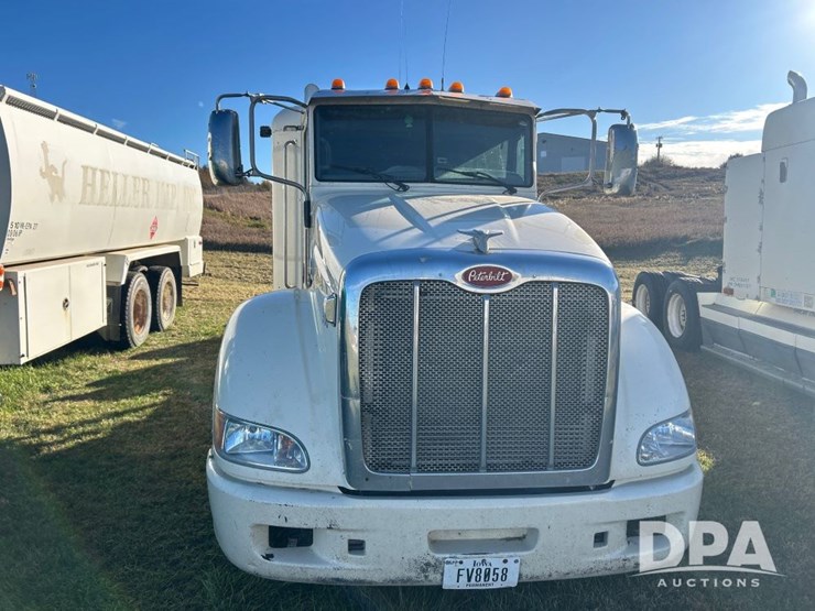 2010-peterbilt-386-image-2