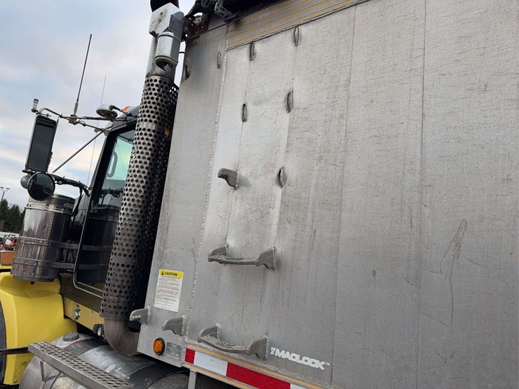 2010-kenworth-t800-image-69