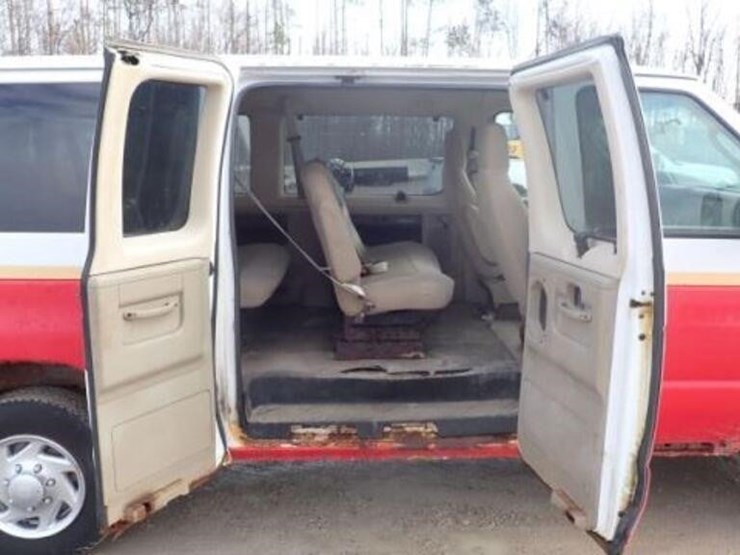 2010-ford-e350-xlt-image-34