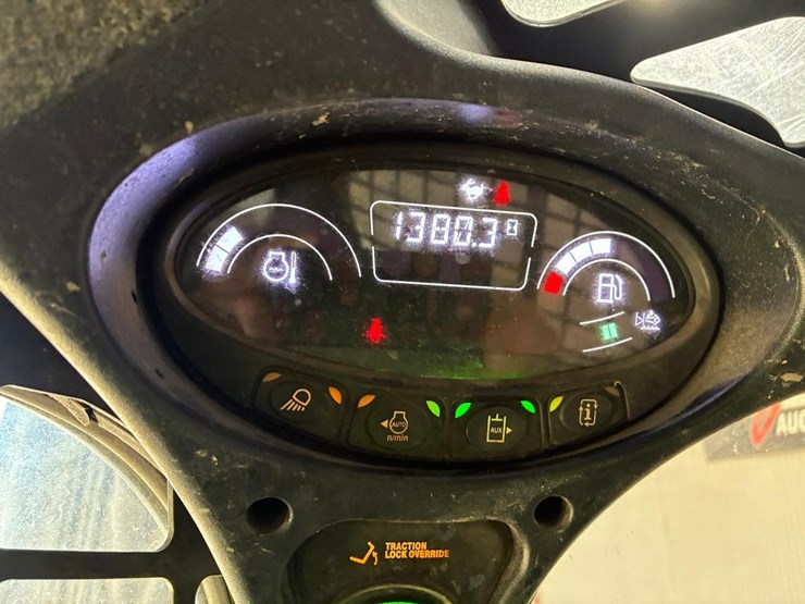 2023-bobcat-t770-image-22