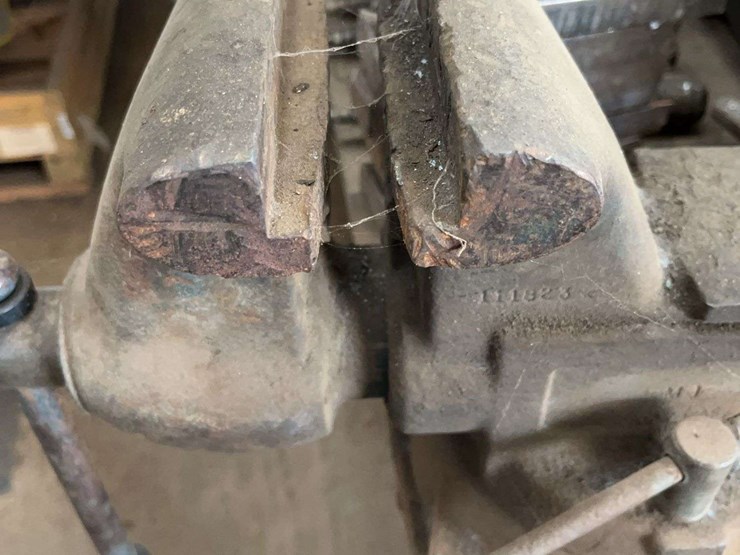 4'-x-8'-steel-shop-table,-vise,-&-contents-image-3