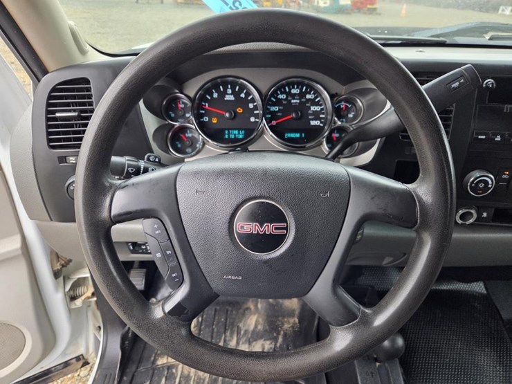 2011-gmc-2500-image-54