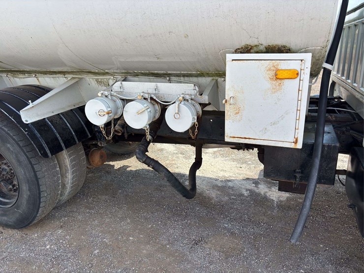 1992-ford-f700-image-15