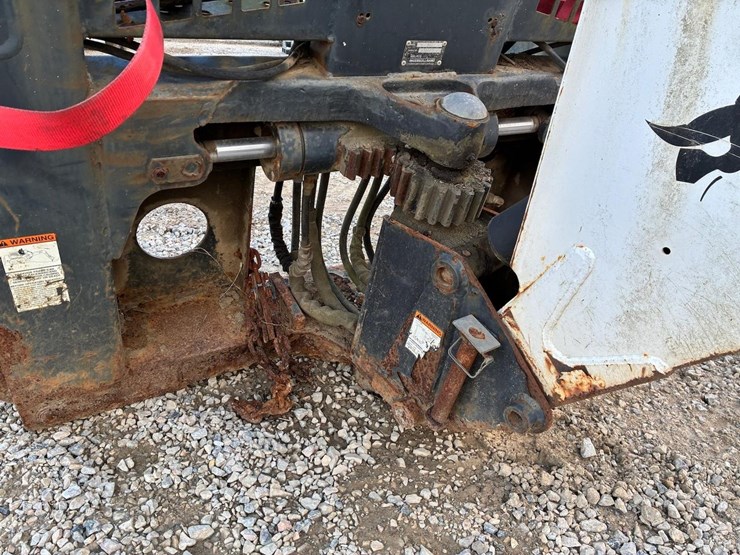 bobcat-811-skid-steer-backhoe-attachment-image-11