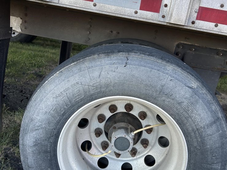 2019-wilson-livestock-trailer-image-33