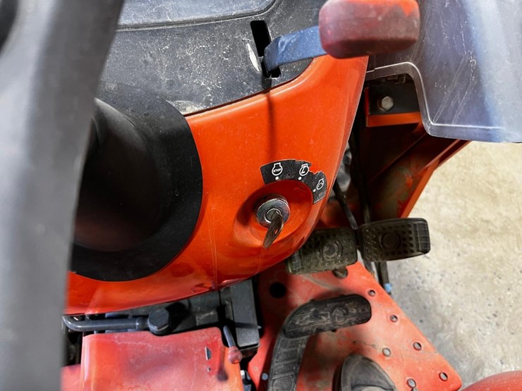 2014-kubota-l3901hst-image-26