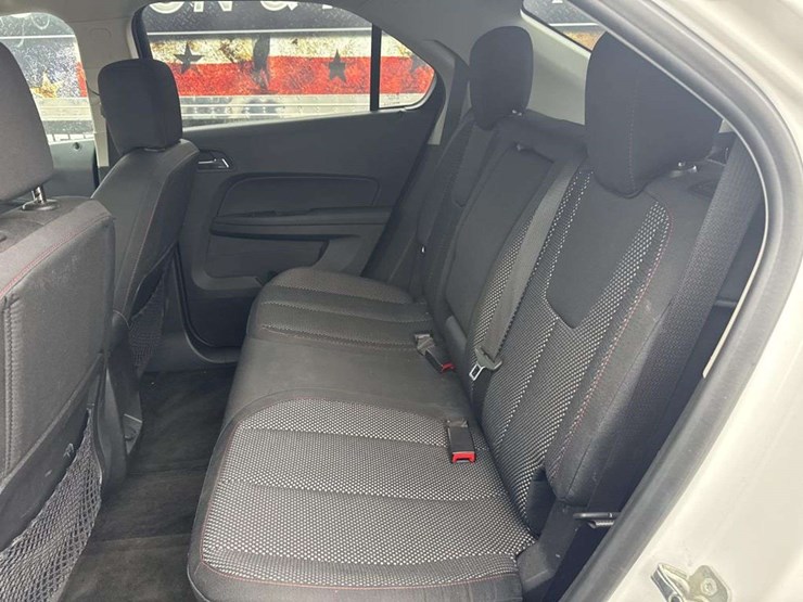 2015-chevrolet-equinox-image-16