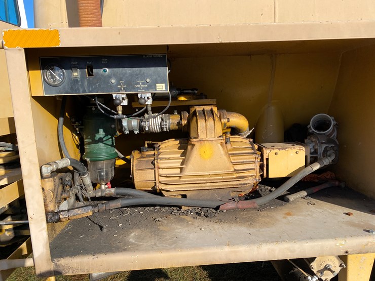 #1300-•-ag-gator-2004-injector-applicator-(colfax,-wi)-image-42