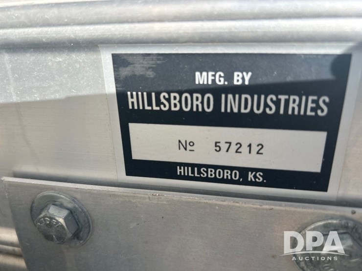 peterbilt-330-image-18