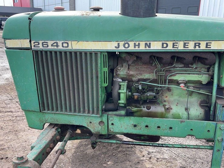 john-deere-2640-image-17
