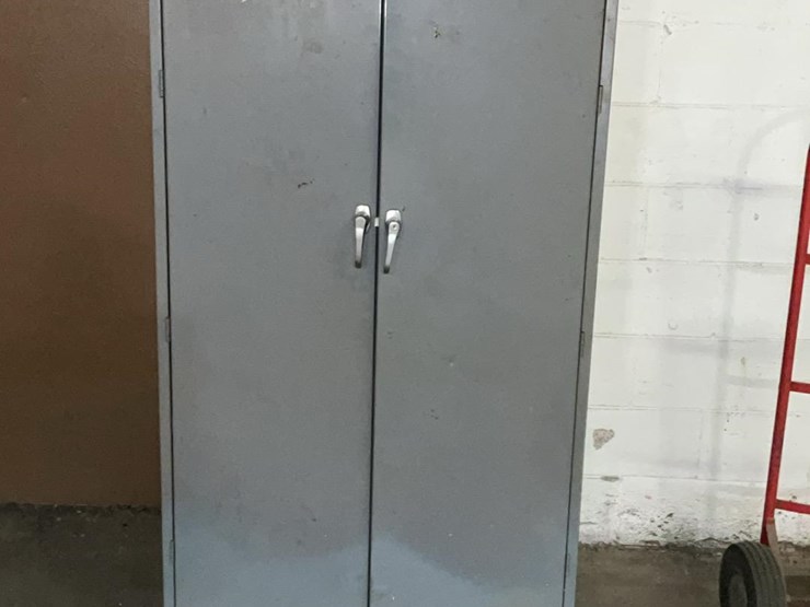 #573-•-metal-storage-cabinet-image-1