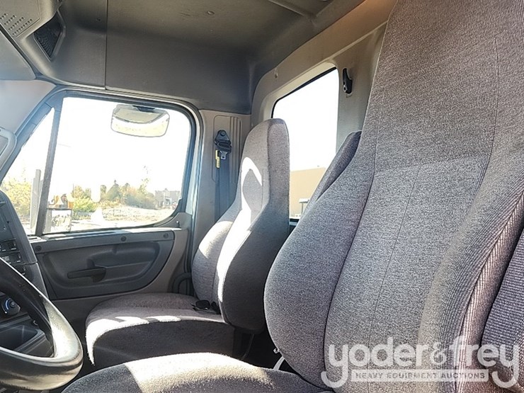 2018-freightliner-cascadia-125-image-18